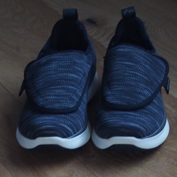 Silverts | Like NEW Women's Extra Wide Comfort Shoes - Picture 2 of 9